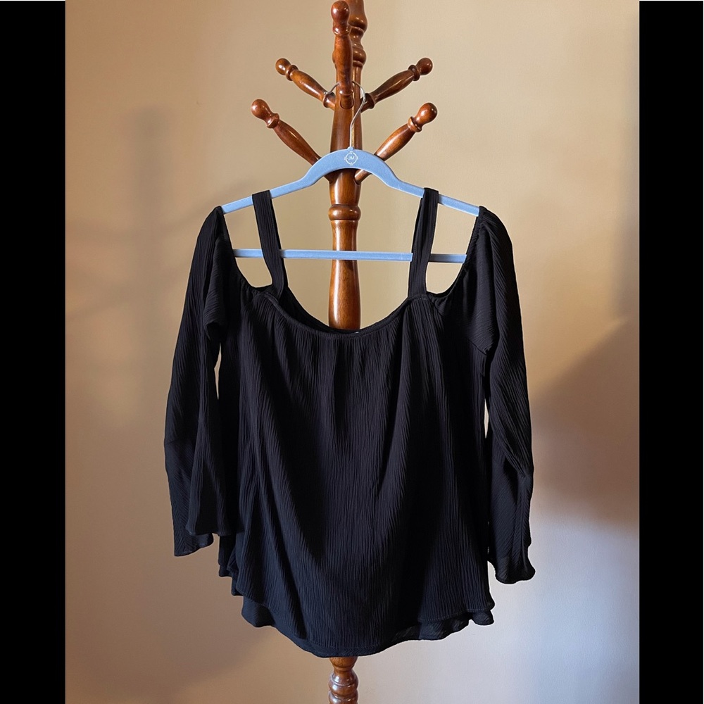 Sanctuary Black Cold Shoulder Gauze Bell Sleeve Top-So cute on